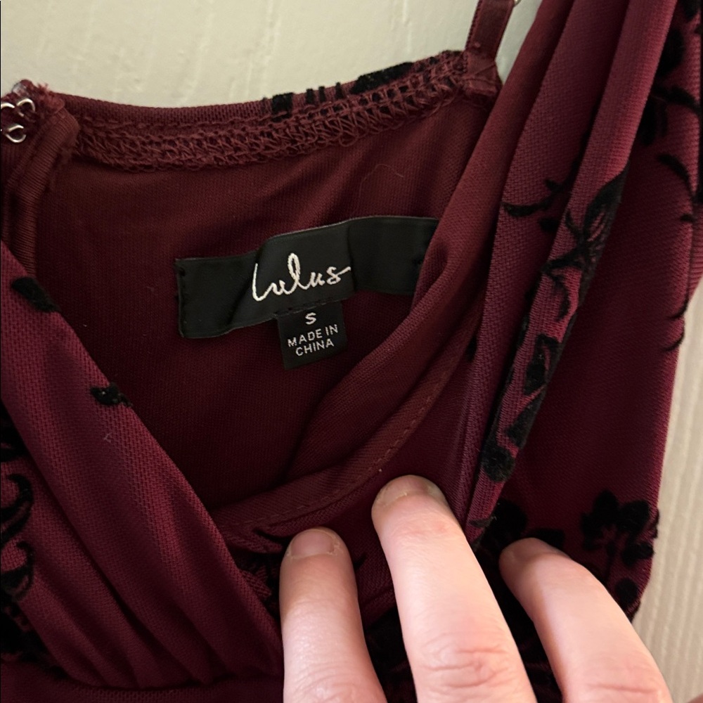 Lulu's Burgundy Floral Ruched Midi Dress with Black Print - Picture 3 of 4
